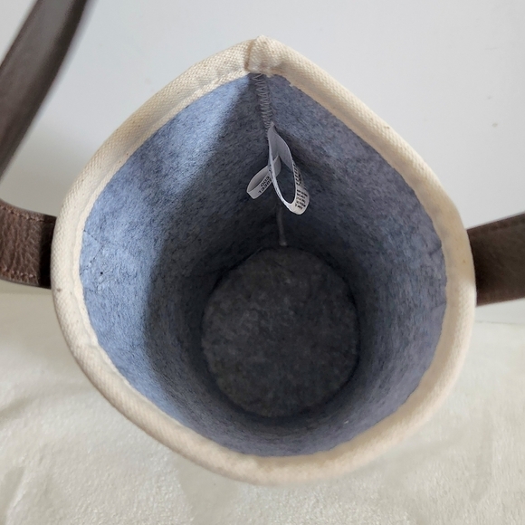 Thirty-One 31 Circular Cream Natural Whisper Gray Felt Wine Bottle Gift Bag - Picture 9 of 10